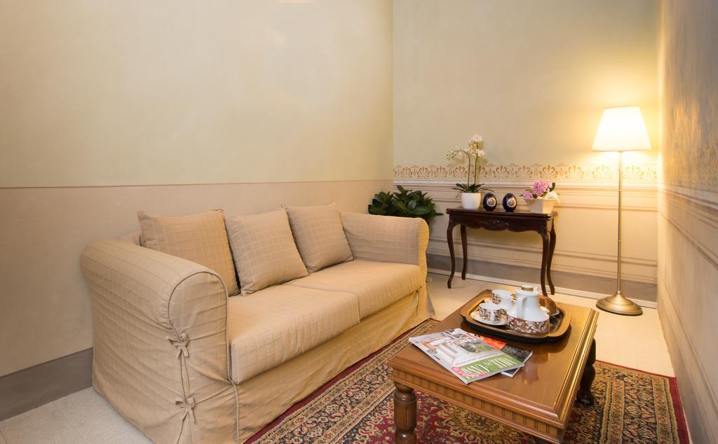 Hotel Palazzo Piazza Mazzini Pescia Habitación foto
