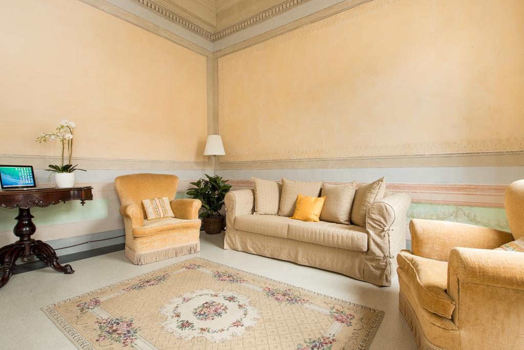 Hotel Palazzo Piazza Mazzini Pescia Habitación foto