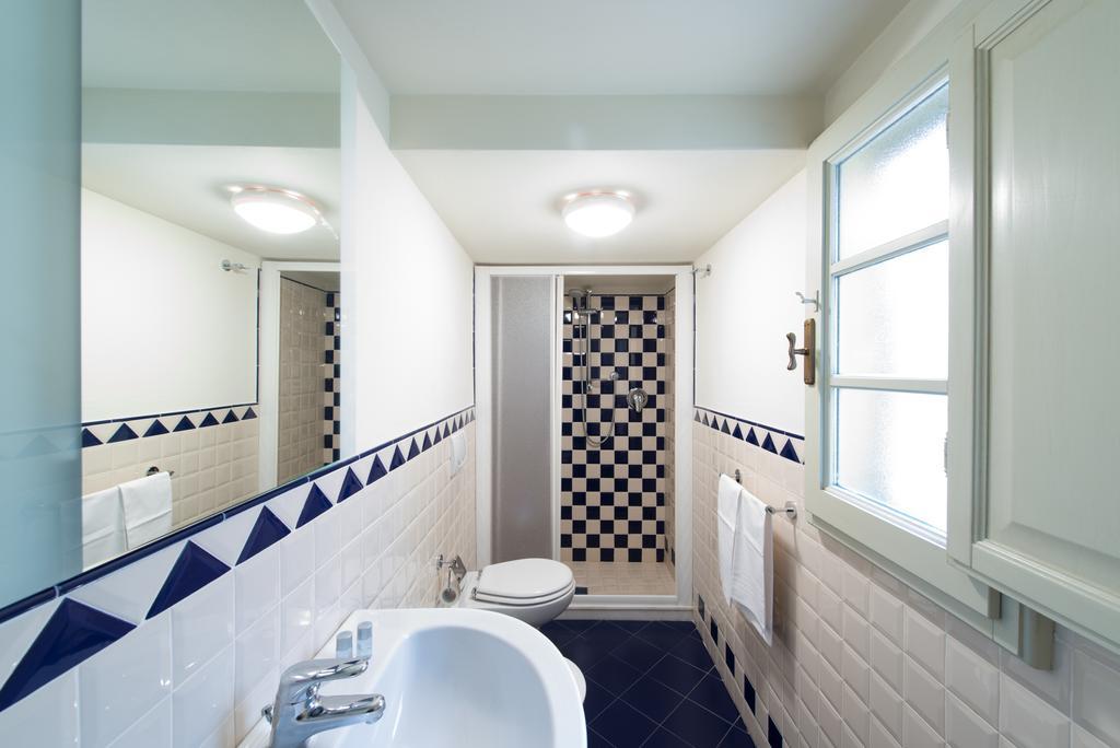 Hotel Palazzo Piazza Mazzini Pescia Habitación foto